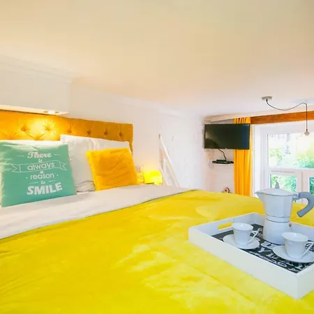 Apartment Berg Yellow